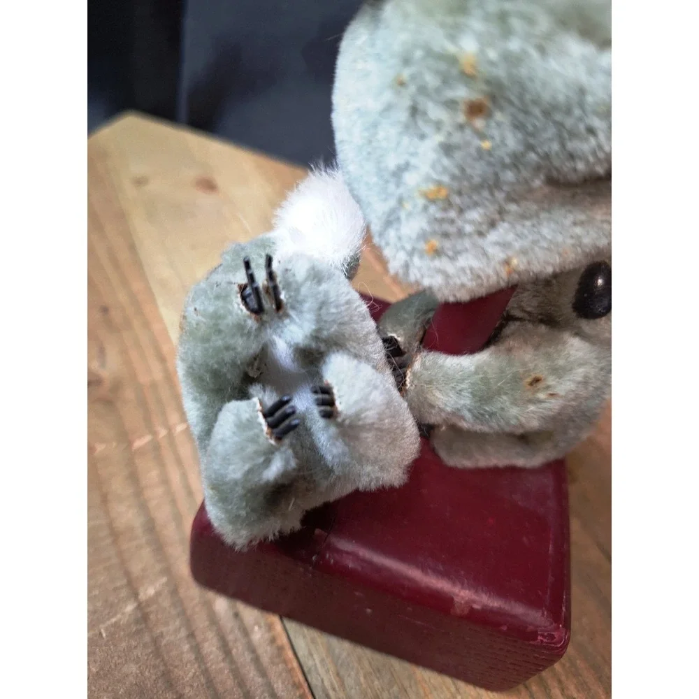 Vintage Koala Bear Souvenir Photo Clip Stand Red Wood Base 4 Fuzzy Koalas